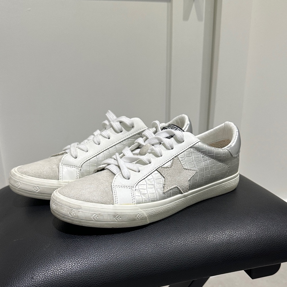 Vintage Havana White and Gray Star Sneakers